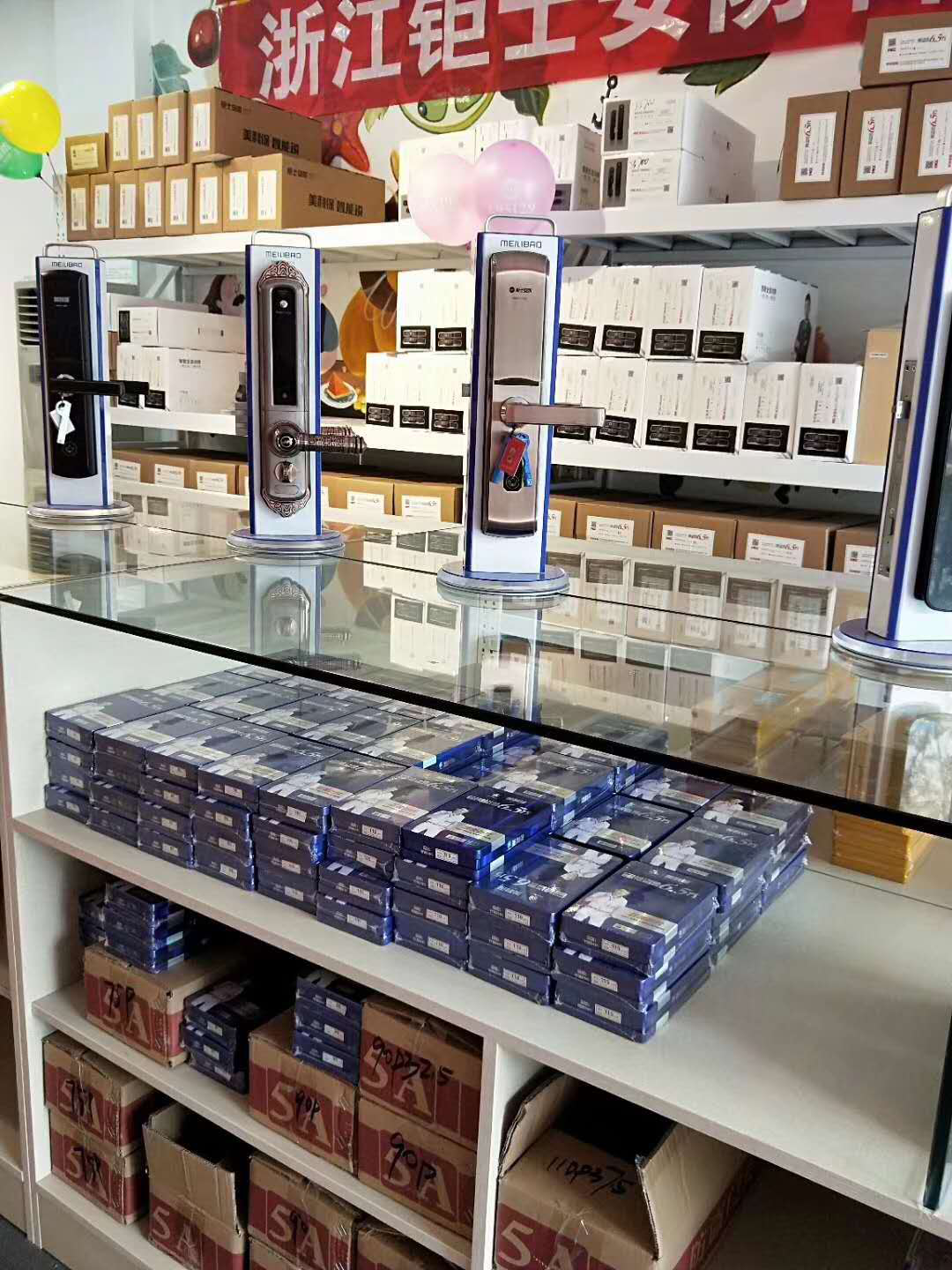 美利保形象店展臺.png